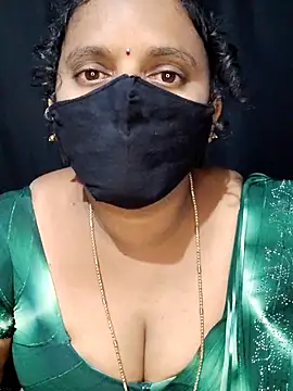 vintage-vibs online show from September 21, 2025, 4:52 pm