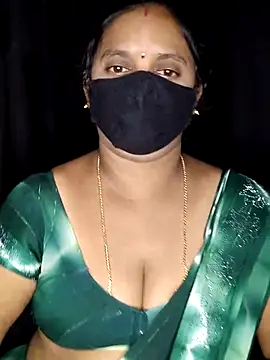 vintage-vibs online show from November 10, 2025, 5:34 pm