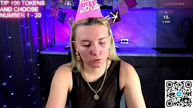 Snapshot of OliviaShepard chatting on December 2, 2024, 4:09 am OliviaShepard online show from December 2, 2024, 4:09 am