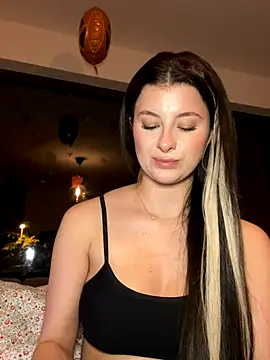 Mia-Minou online show from October 31, 2025, 12:11 am