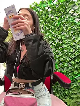 Isabella 21x online show from December 21, 2024, 12:38 pm