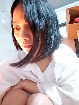 Snapshot of Aninyin22 chatting on February 5, 2025, 1:47 am Aninyin22 online show from February 5, 2025, 1:47 am