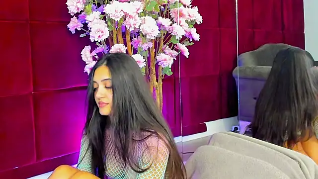 Snapshot of Alexxa chatting on October 31, 2025, 6:31 pm Alexxa online show from October 31, 2025, 6:31 pm