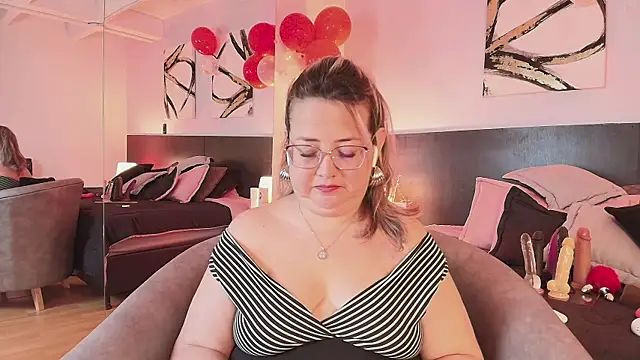 MartinaCaycedo online show from February 15, 2025, 12:54 pm