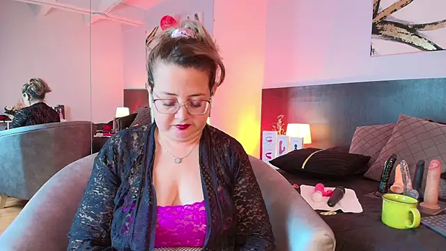 MartinaCaycedo online show from February 25, 2025, 12:55 pm