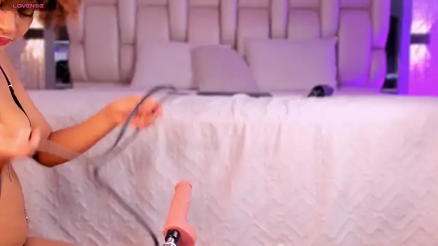 Snapshot of _CurlyGirl_ chatting on March 19, 2026, 8:46 pm CurlyGirl online show from March 19, 2026, 8:46 pm