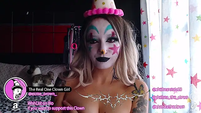 Snapshot of Eloise-brown chatting on February 17, 2026, 5:30 pm Eloise-brown online show from February 17, 2026, 5:30 pm