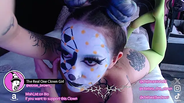 Snapshot of Eloise-brown chatting on March 9, 2026, 6:01 pm Eloise-brown online show from March 9, 2026, 6:01 pm