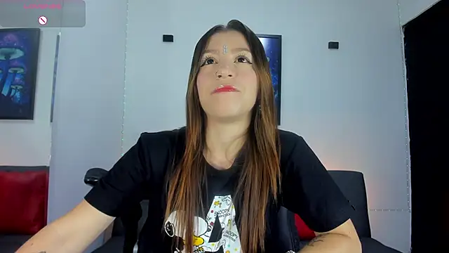 roxanne jones1 online show from March 18, 2026, 7:50 pm