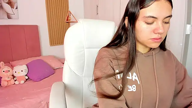 Snapshot of mia_nevaeh chatting on February 21, 2025, 9:00 pm mia nevaeh online show from February 21, 2025, 9:00 pm