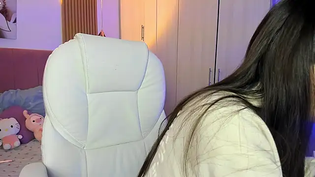 Snapshot of mia_nevaeh chatting on October 27, 2025, 9:08 pm mia nevaeh online show from October 27, 2025, 9:08 pm