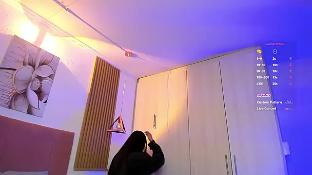 mia nevaeh online show from November 9, 2025, 8:18 pm