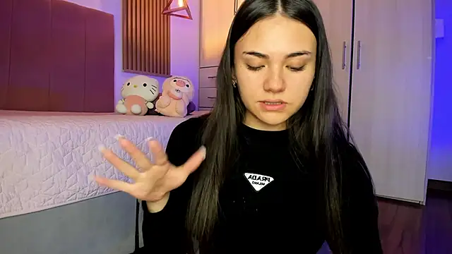 mia nevaeh online show from November 20, 2025, 8:41 pm