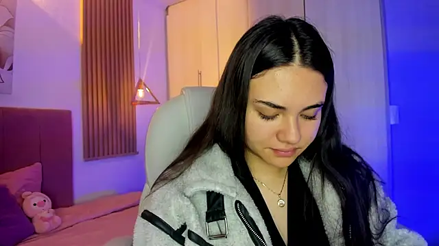 mia nevaeh online show from January 5, 2026, 7:28 pm