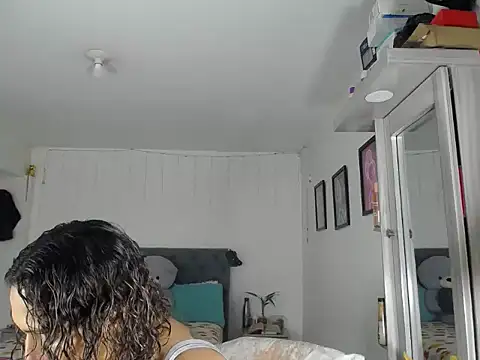 Corina hot online show from October 14, 2025, 7:58 pm