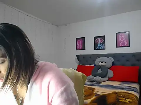Corina hot online show from April 13, 2026, 12:49 am