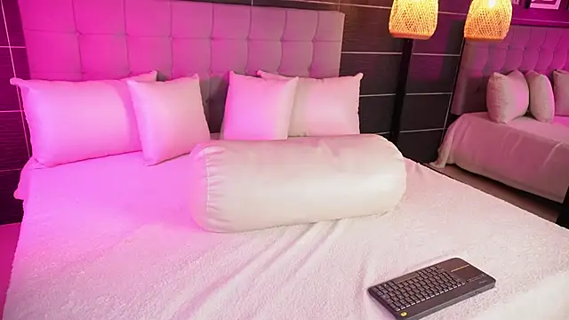 Bella TS  online show from December 5, 2024, 10:01 pm