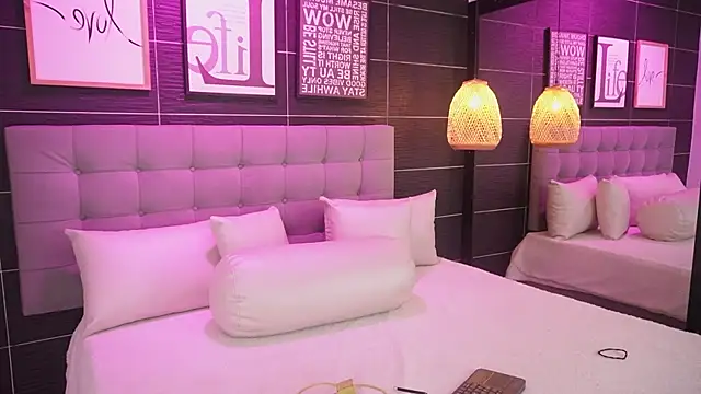 Bella TS  online show from March 13, 2025, 10:10 pm