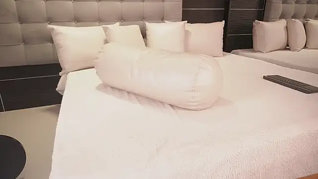 Bella TS  online show from September 8, 2025, 10:20 pm