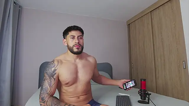 Snapshot of alexxxmachine chatting on October 17, 2025, 10:34 pm alexxxmachine online show from October 17, 2025, 10:34 pm