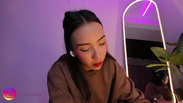 tinymoon- online show from March 8, 2025, 3:50 am