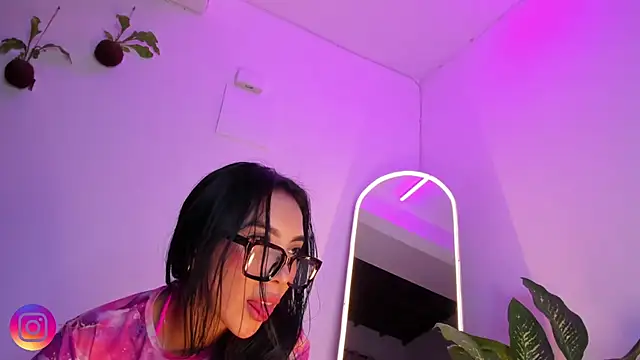 tinymoon- online show from March 11, 2025, 3:05 am