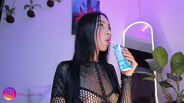 tinymoon- online show from March 12, 2025, 11:22 pm