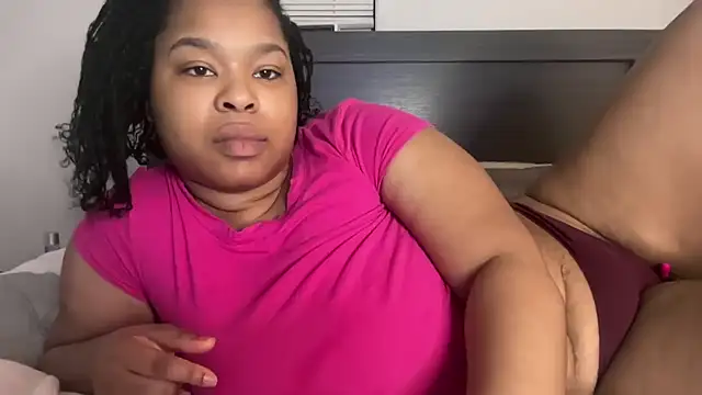 MissAriisback online show from December 2, 2025, 12:10 pm