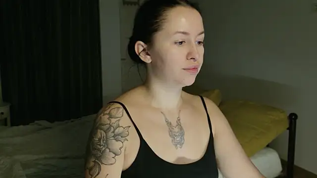 Snapshot of VioletCatt chatting on October 21, 2025, 5:41 am VioletCatt online show from October 21, 2025, 5:41 am