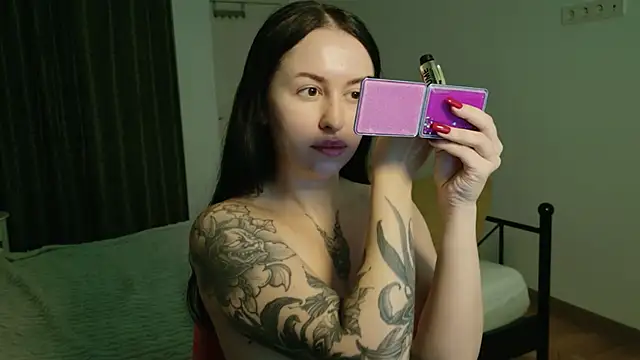 Snapshot of VioletCatt chatting on October 24, 2025, 5:48 am VioletCatt online show from October 24, 2025, 5:48 am