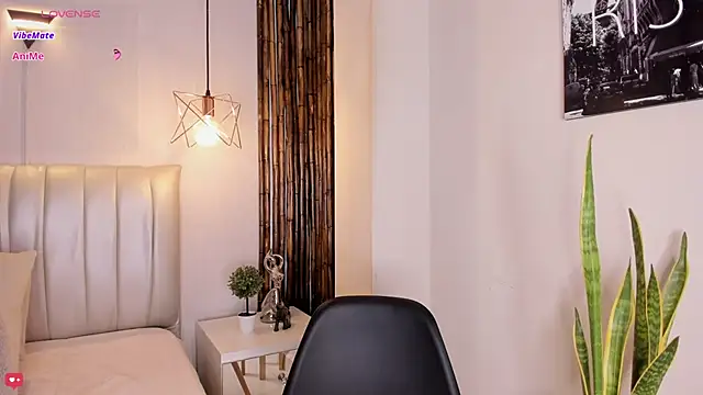 Snapshot of Zuzu_sweet chatting on February 18, 2026, 6:59 pm Zuzu sweet online show from February 18, 2026, 6:59 pm