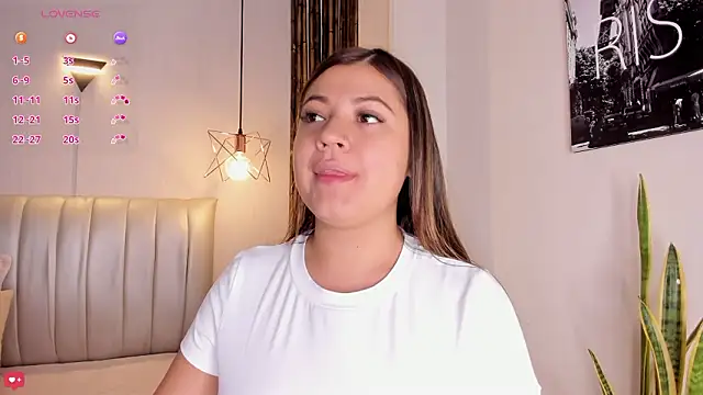 Snapshot of Zuzu_sweet chatting on February 19, 2026, 6:59 pm Zuzu sweet online show from February 19, 2026, 6:59 pm