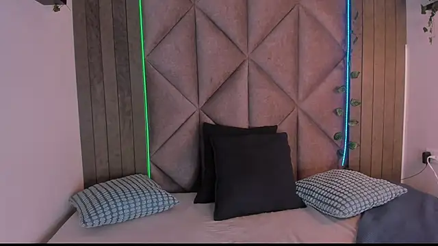 AmyPalmmer online show from December 5, 2025, 11:52 am