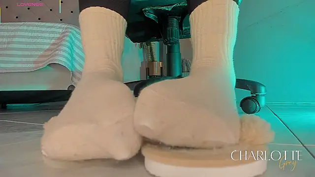 charlotte  grey online show from December 22, 2025, 8:17 pm