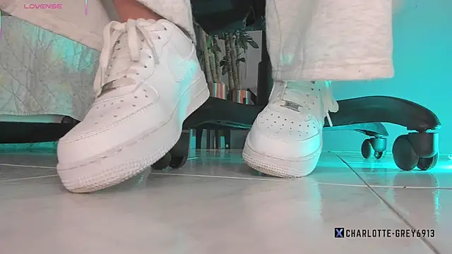 charlotte  grey online show from January 13, 2026, 8:03 pm