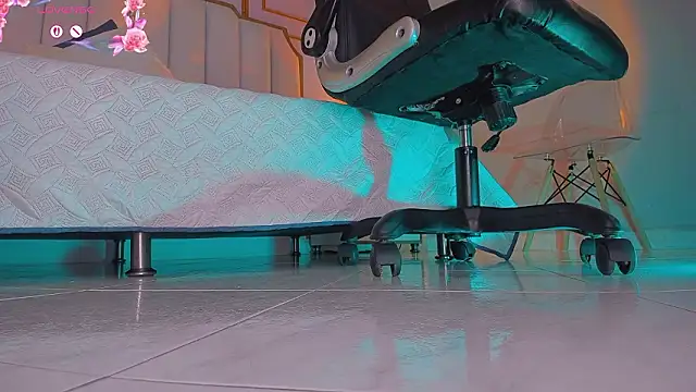 charlotte  grey online show from February 16, 2026, 8:27 pm