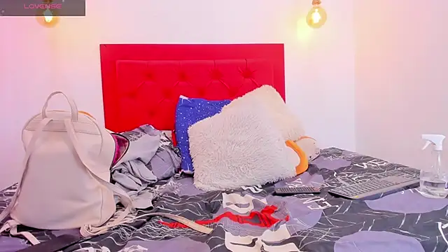 Mia thompson 19 online show from February 24, 2025, 7:41 pm