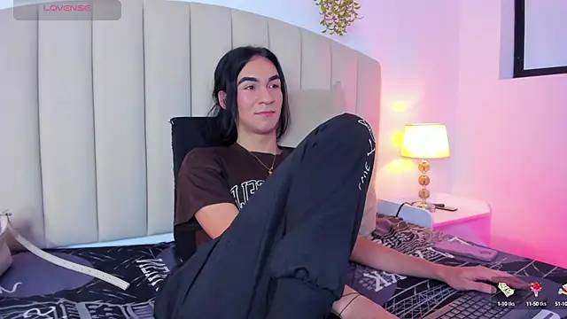 Mia thompson 19 online show from October 2, 2025, 7:54 pm