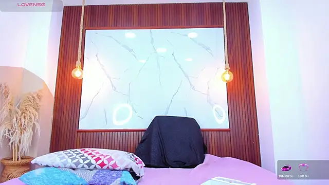 Mia thompson 19 online show from March 22, 2026, 6:55 pm