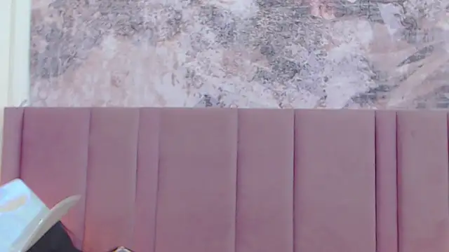 Snapshot of SabrinaDevill chatting on October 31, 2025, 1:23 pm SabrinaDevill online show from October 31, 2025, 1:23 pm