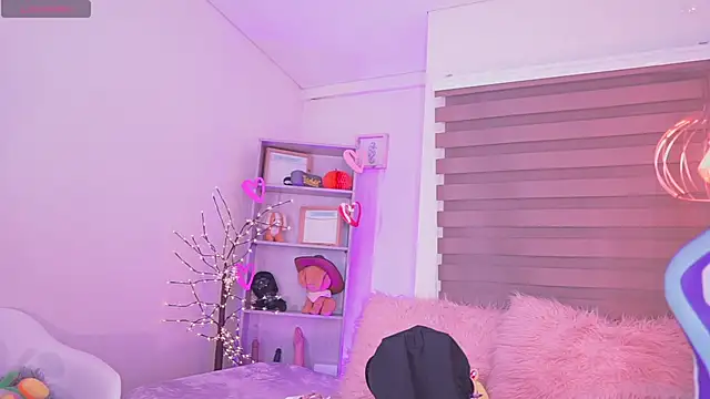 madelyn rose  online show from September 23, 2025, 1:30 am