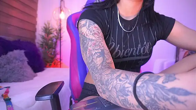 madelyn rose  online show from December 2, 2025, 1:33 am