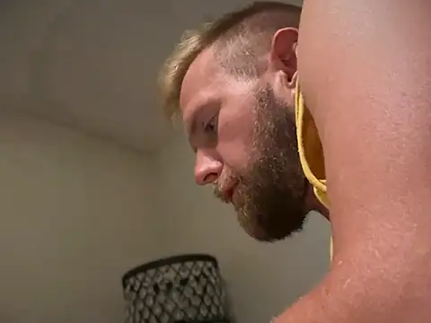 Snapshot of W1LBURN chatting on April 12, 2026, 4:17 am W1LBURN online show from April 12, 2026, 4:17 am