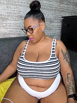 Snapshot of ExclusiveLeexx chatting on October 11, 2025, 9:52 am ExclusiveLeexx online show from October 11, 2025, 9:52 am