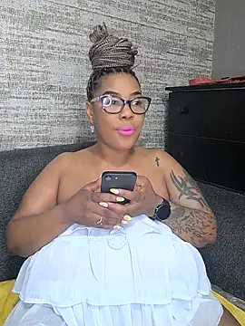 Snapshot of ExclusiveLeexx chatting on October 24, 2025, 1:07 pm ExclusiveLeexx online show from October 24, 2025, 1:07 pm