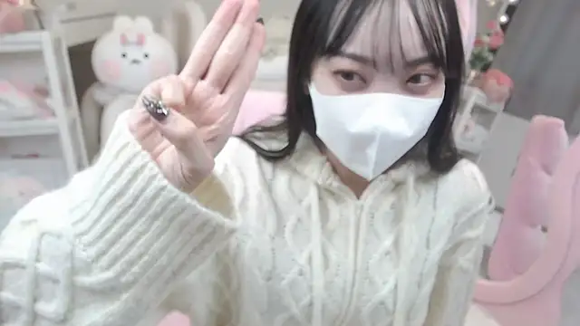 momo room online show from January 4, 2025, 4:44 am