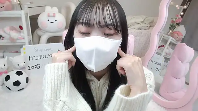 momo room online show from January 4, 2025, 11:00 am
