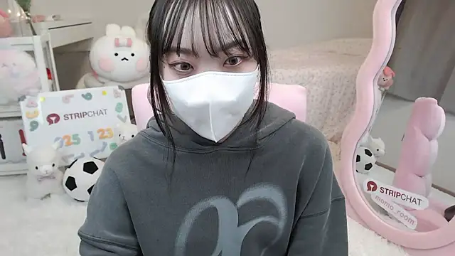 momo room online show from January 23, 2025, 1:13 pm