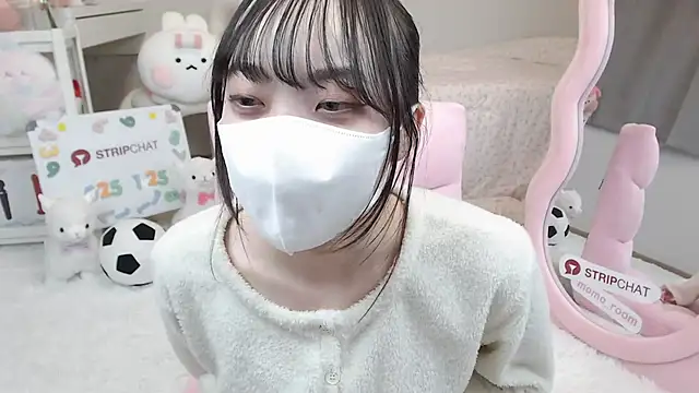 momo room online show from January 25, 2025, 9:36 am