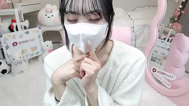momo room online show from March 20, 2025, 11:05 am